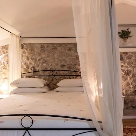 Gardabeds Adults Only